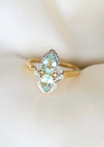 18K gold ring with pear-shaped aquamarines and brilliant cut diamonds, Birmingham 2017