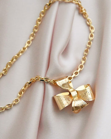 Ribbon bow pendant brooch in 18K gold from the 1940s