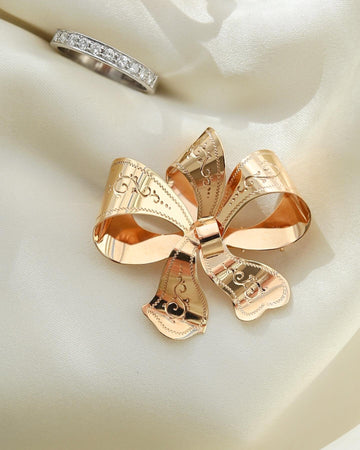 What Is Retro Jewelry? Big Gold, Bows and Hollywood (1935-1950)