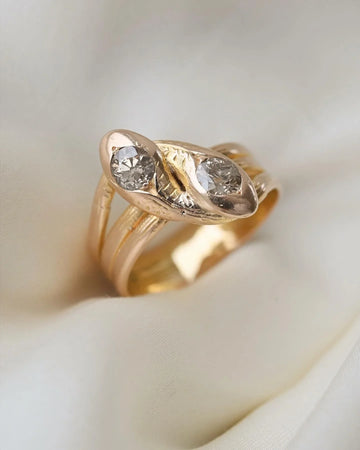 Antique serpent ring from the 1800s in 18K gold with old cut diamonds set in the head