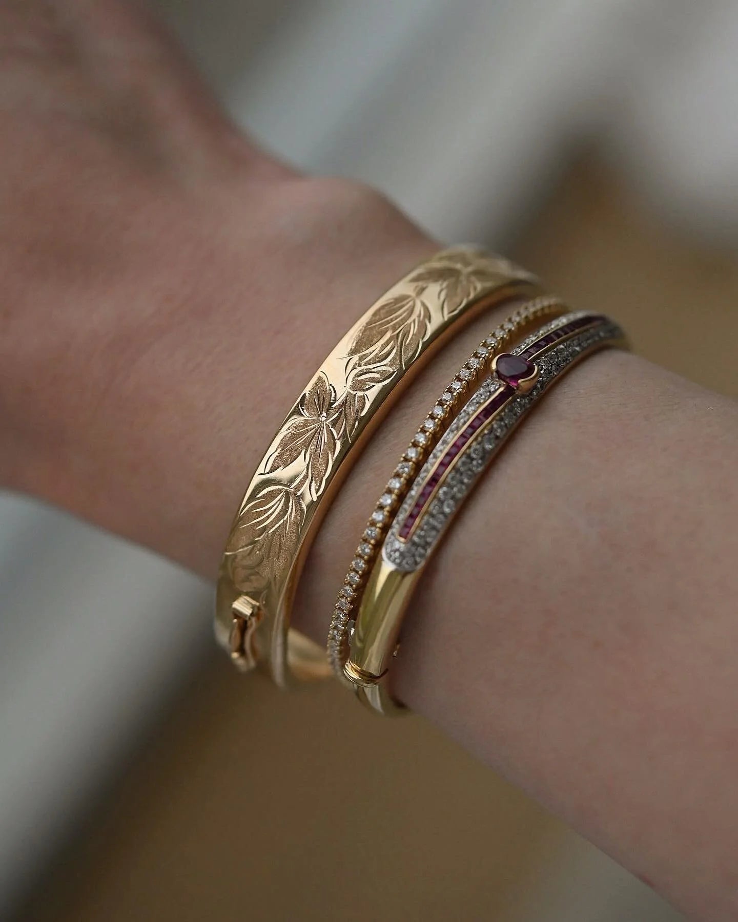 2-in-1 Vintage Bangle Polished or Engraved 18K Gold 1950s