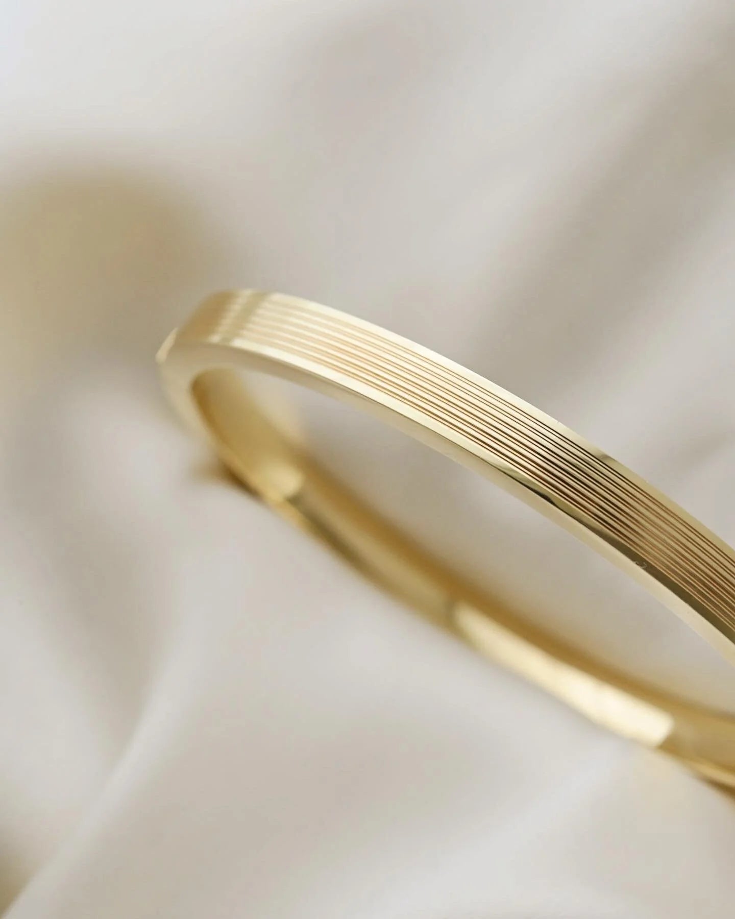 Stunning Heavy Danish Vintage Bangle 14K Gold 1970