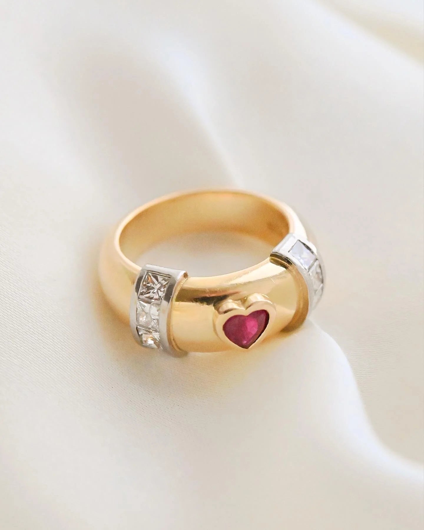Rare Swedish Vintage Ring Princess Cut Diamonds and Heart Sapphire 18K Gold
