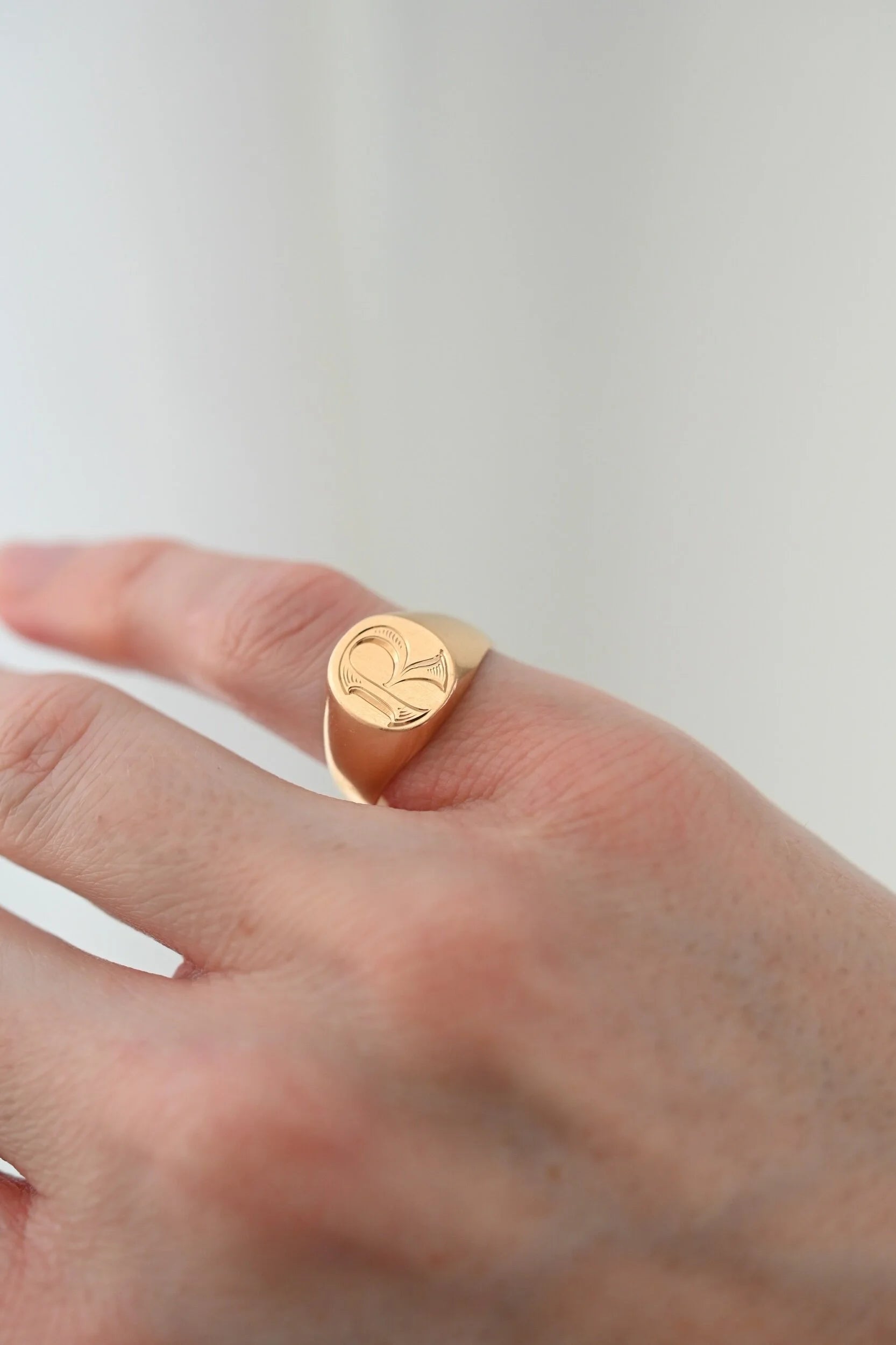 Amazing Heavy Signet Ring 18K Gold 1975