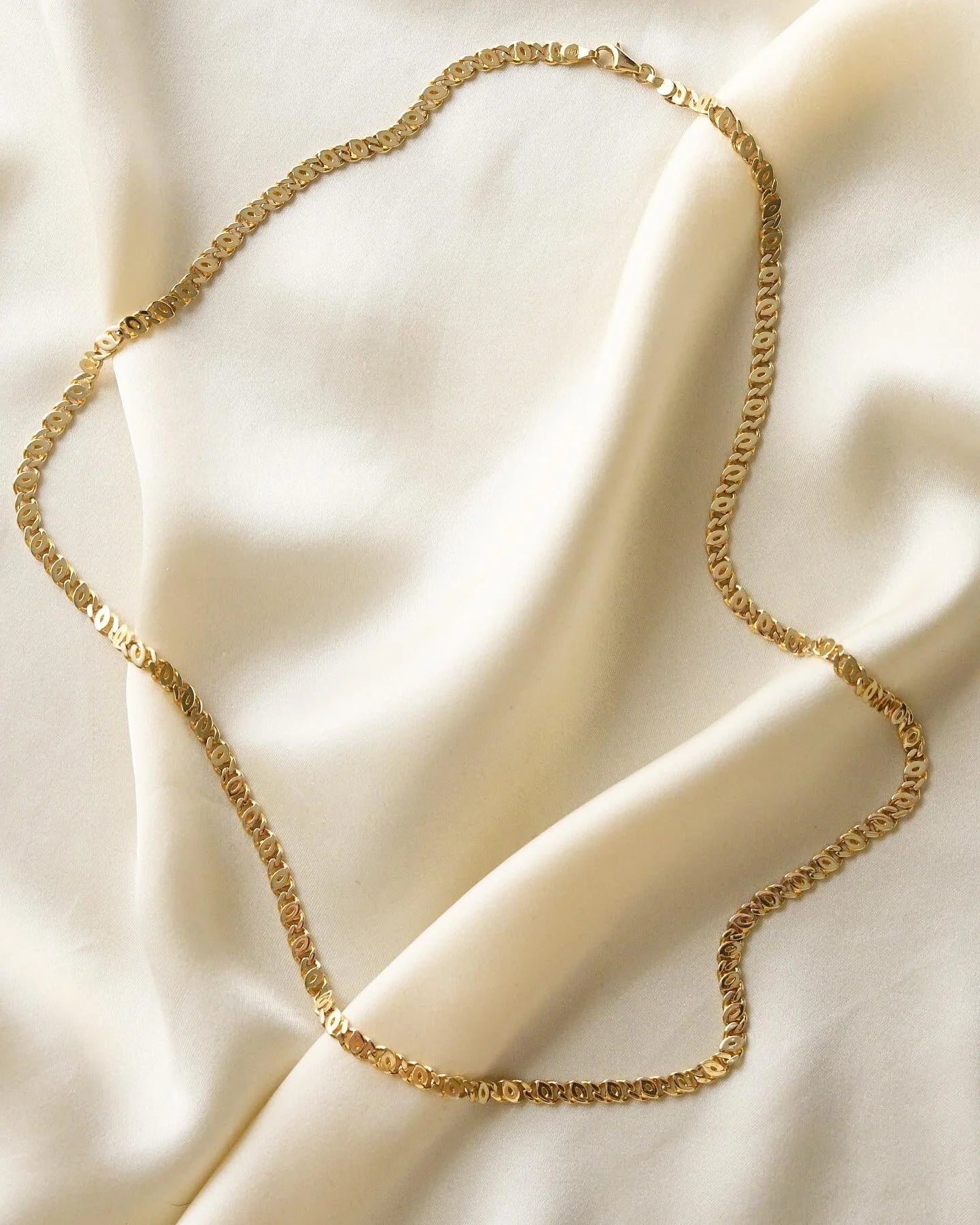 Beautiful Vintage Curb Link with a Twist 14K Gold