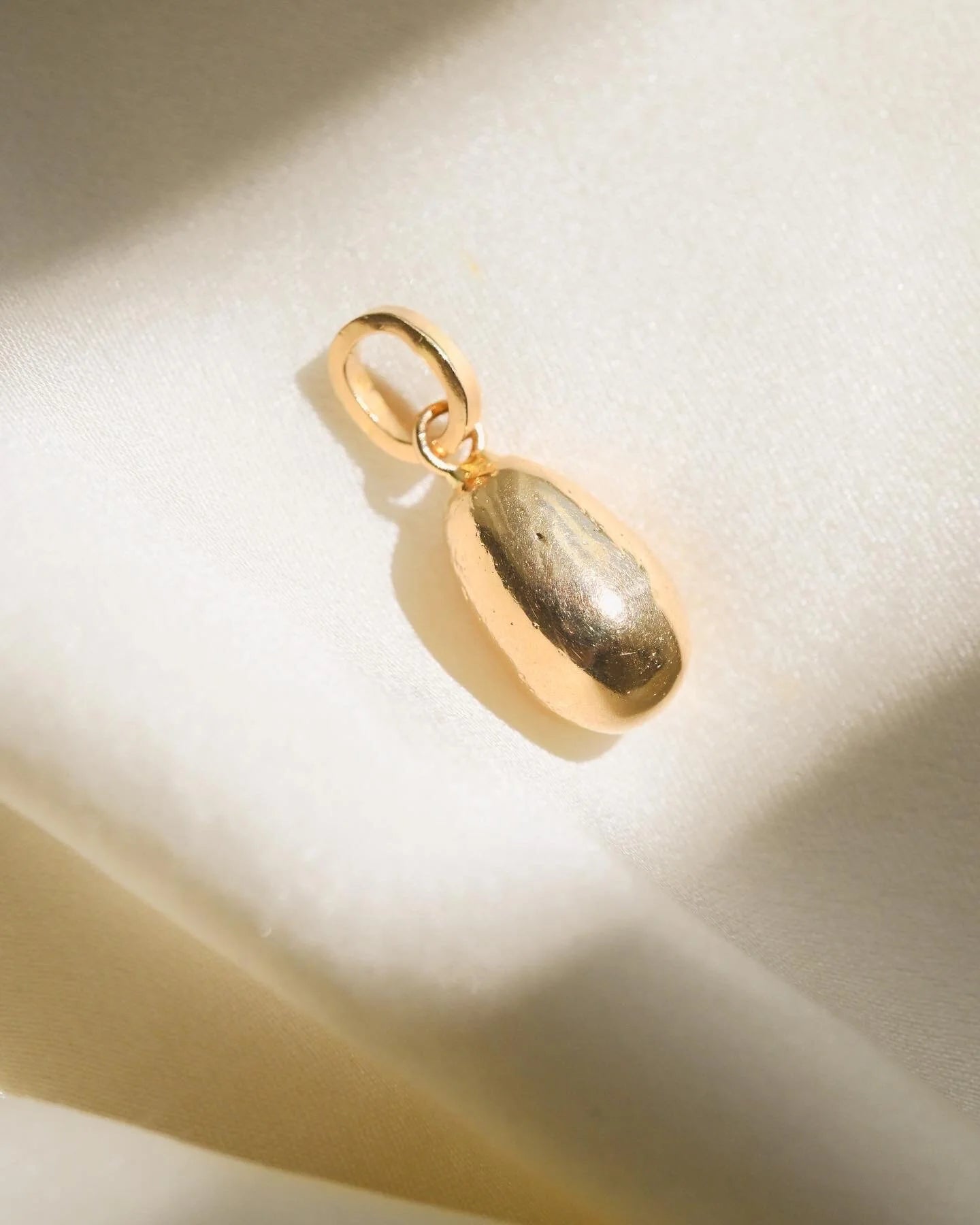 Suberb Sensory Heavy Vintage Egg by Rolf Isakson 18K Gold 1980