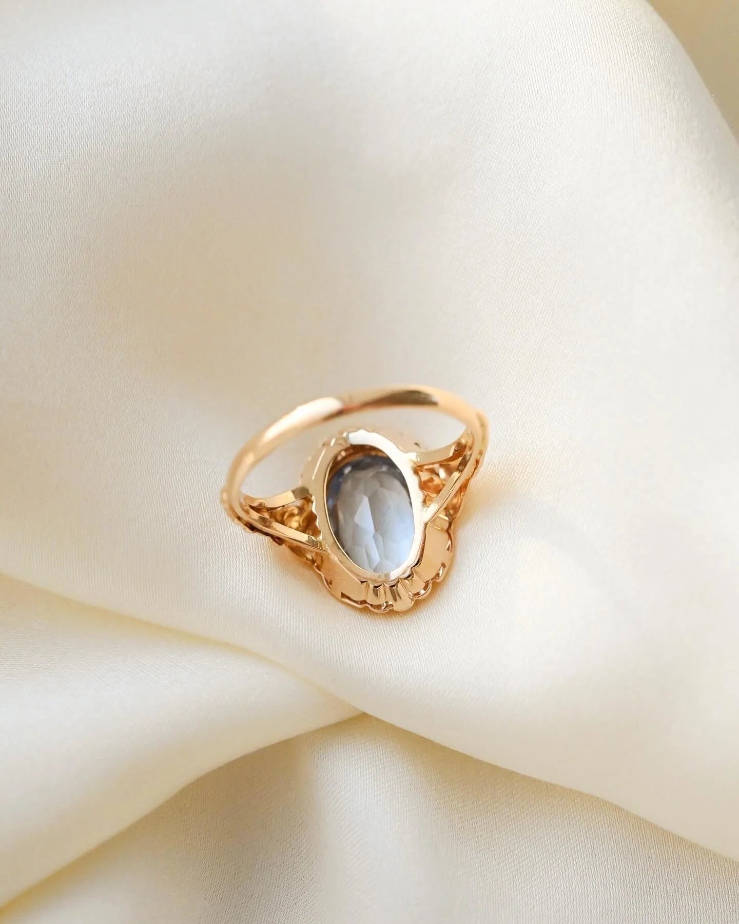 Romantic Antique Blue Spinel Ring from Personal Collection 18K Gold 1940s