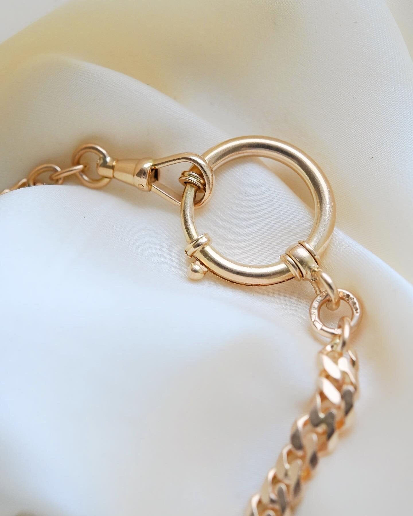 Stunning Watch Chain 10 Inches 18K Gold 1943