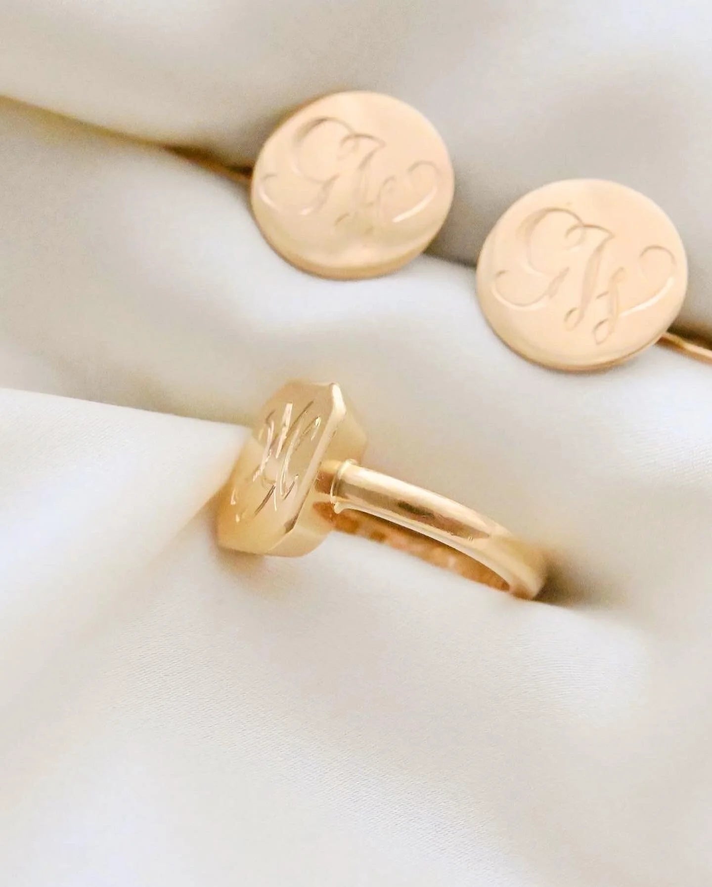 Extraordinary Monogram Signet Ring Antique 18K Gold 1920