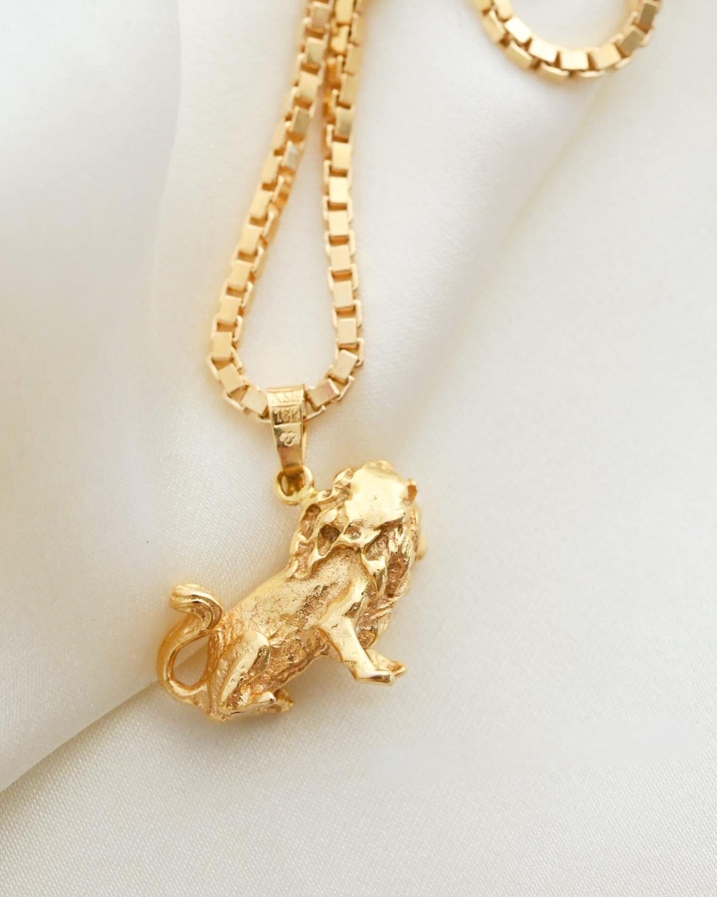 Big Swedish Vintage Leo Pendant 18K Gold 1960