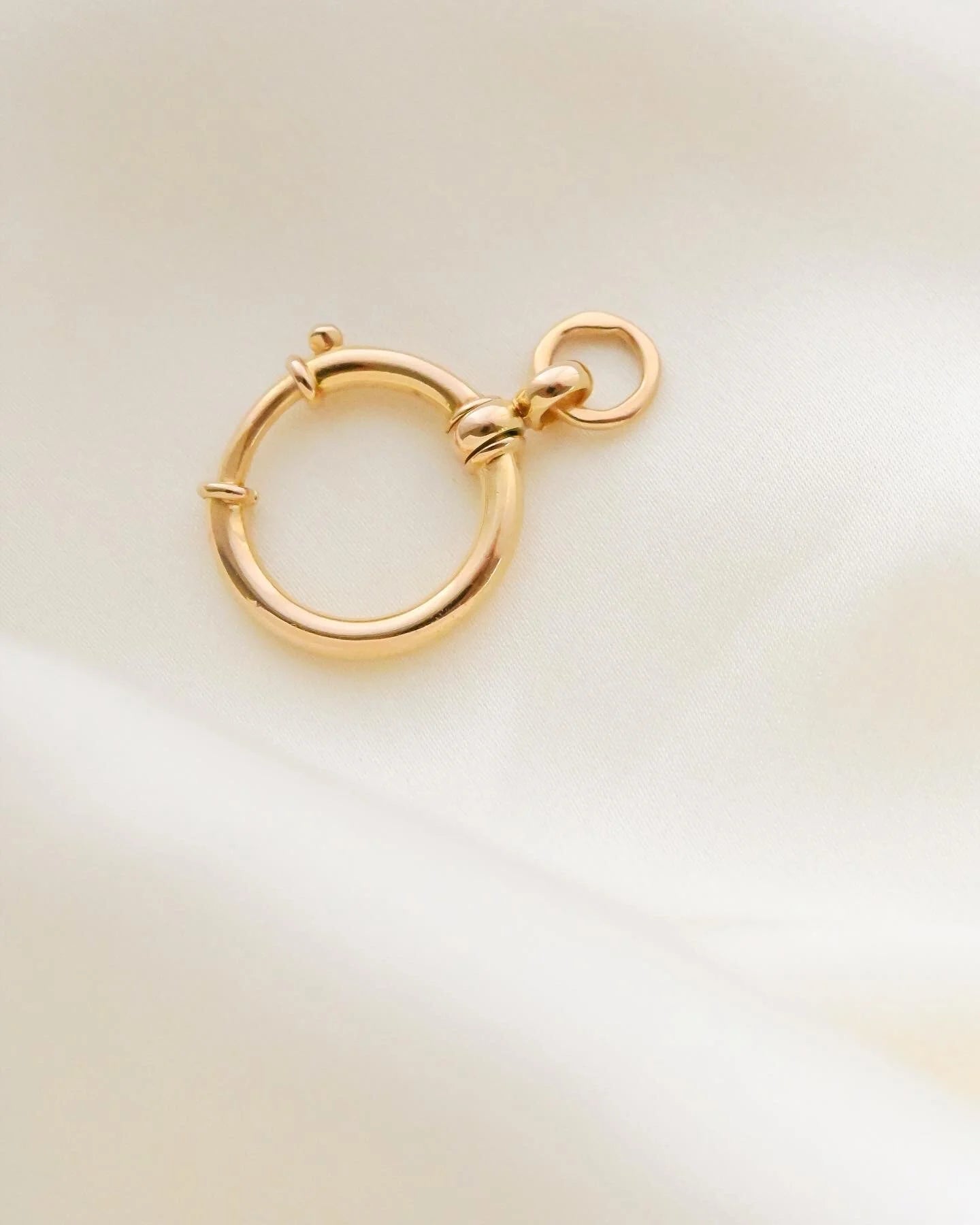 Rare Swedish Dog and Bolt Clasp Antique 18K Gold 1917