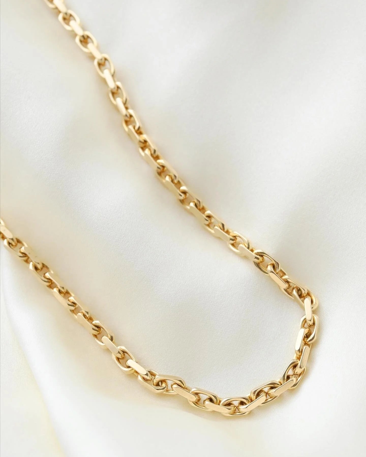 Glowing Vintage Dream Necklace 16 Inches 28 Grams 14K Gold