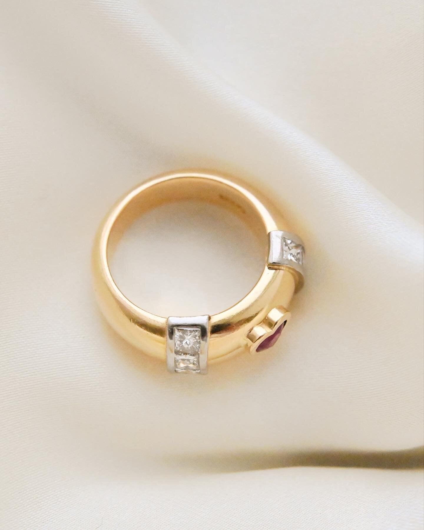 Rare Swedish Vintage Ring Princess Cut Diamonds and Heart Sapphire 18K Gold