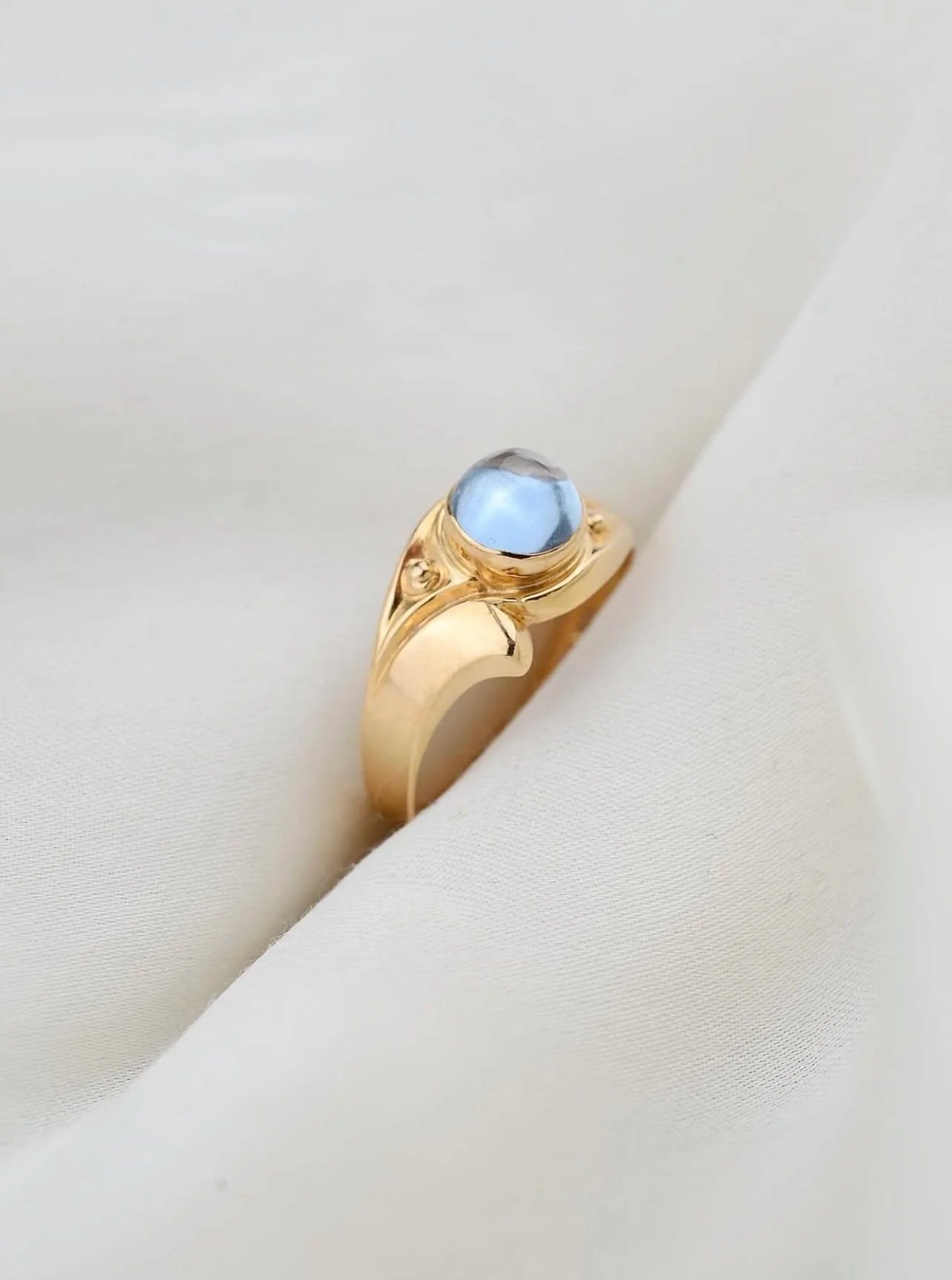 Radiant Blue Cabochon Spinel Ring 1964 18K Gold 19
