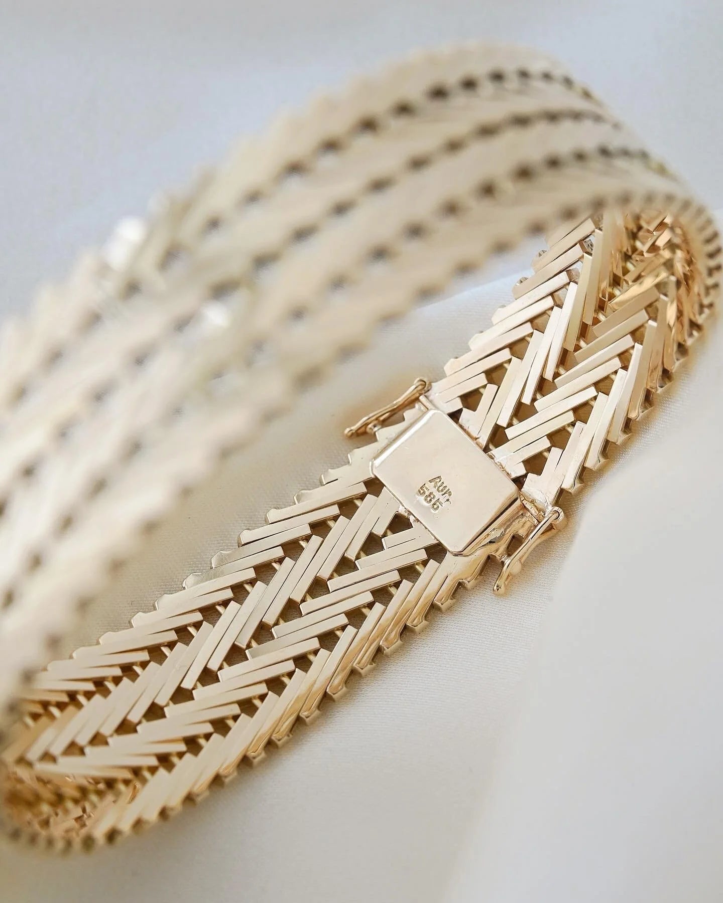 Sublime Danish Vintage Bracelet by Eli Lindbom 14K Gold 1963