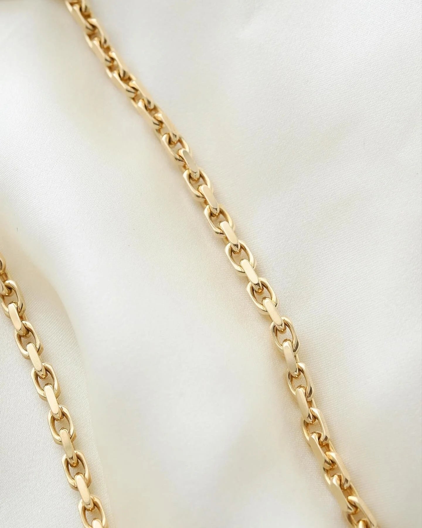 Glowing Vintage Dream Necklace 16 Inches 28 Grams 14K Gold