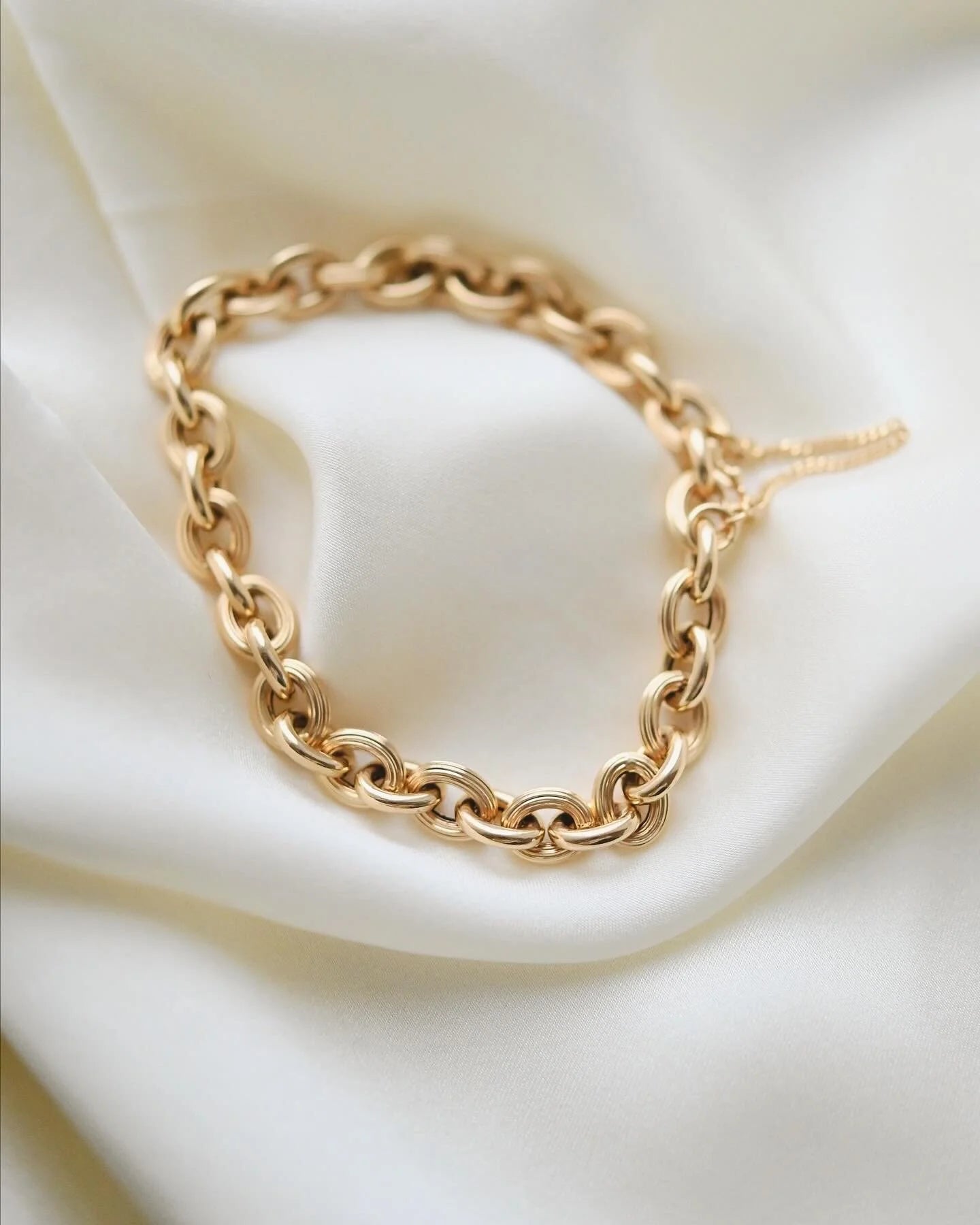 Drop Dead Gorgeous Vintage Bracelet 18K Gold Mid 1900s
