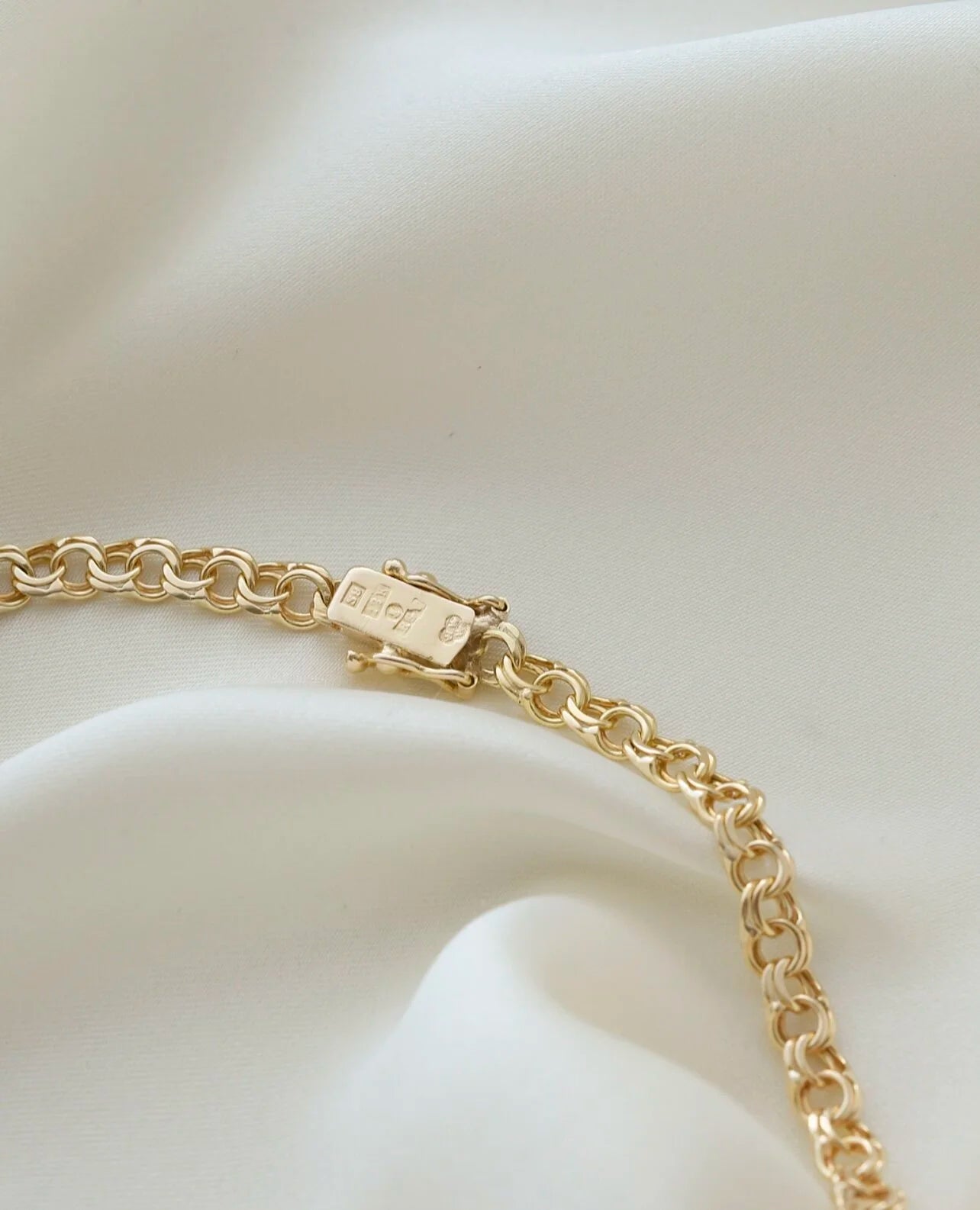 The Best Bismarck Necklace 18K Gold 1968