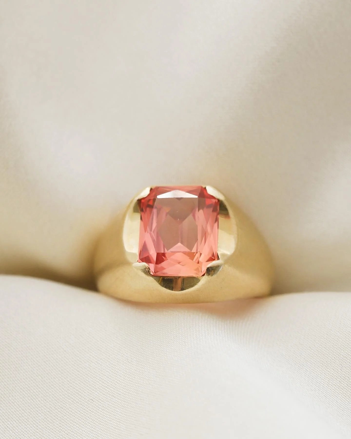 Magical Vintage Peach Sapphire Ring 14K Gold 1950s