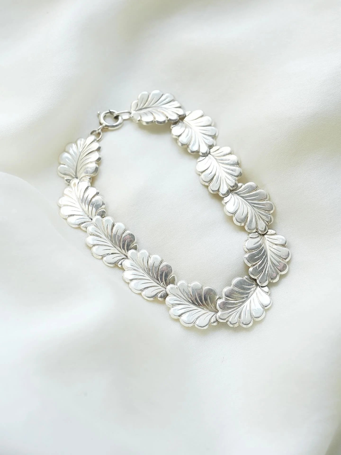 Shinmering Special Vintage Leaf Bracelet Silver
