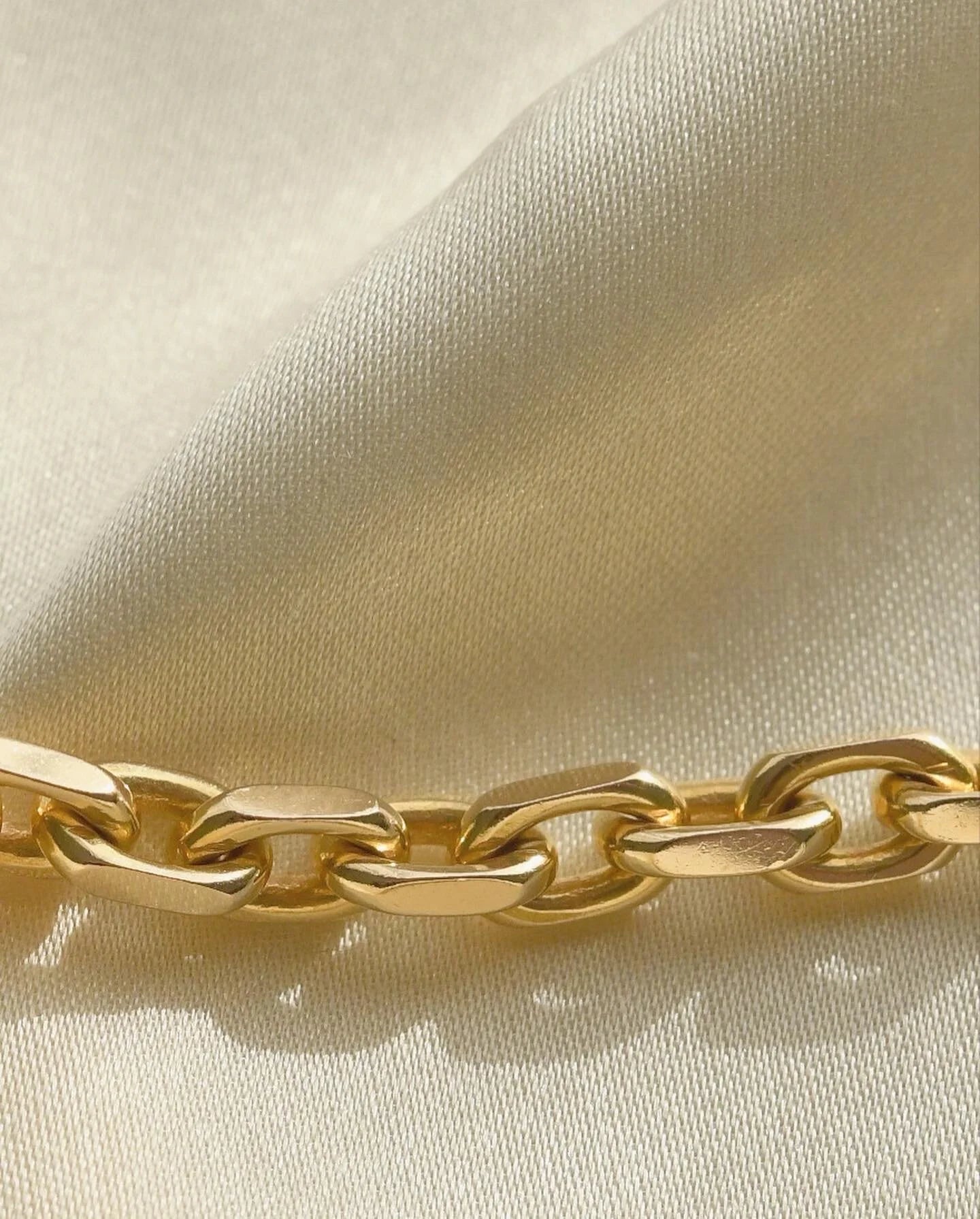 Glowing Vintage Anchor Chain 14K Gold