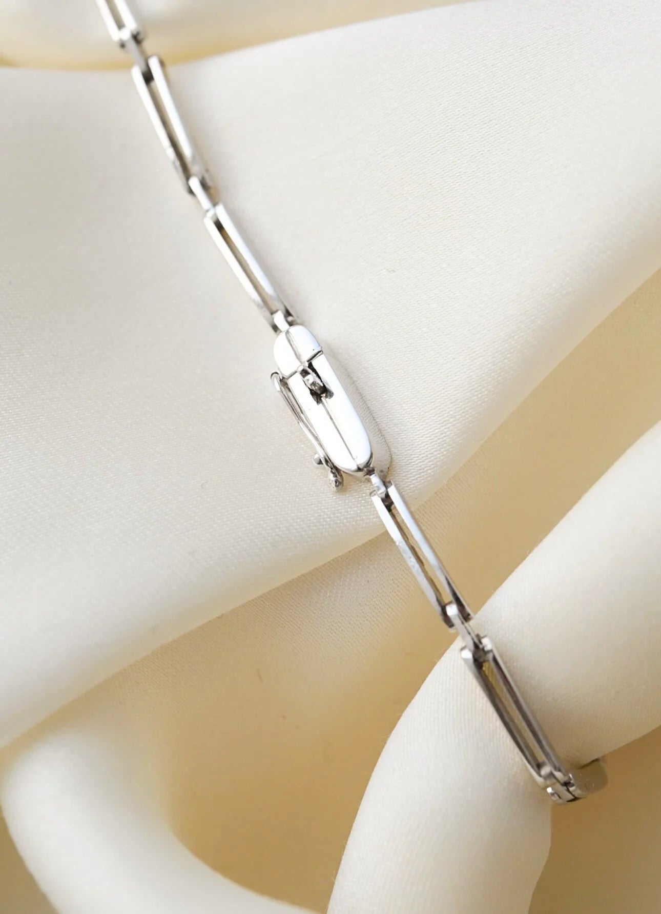Magical Antique Art Deco 1.90 Carats Diamond Bracelet 14K White Gold 1930