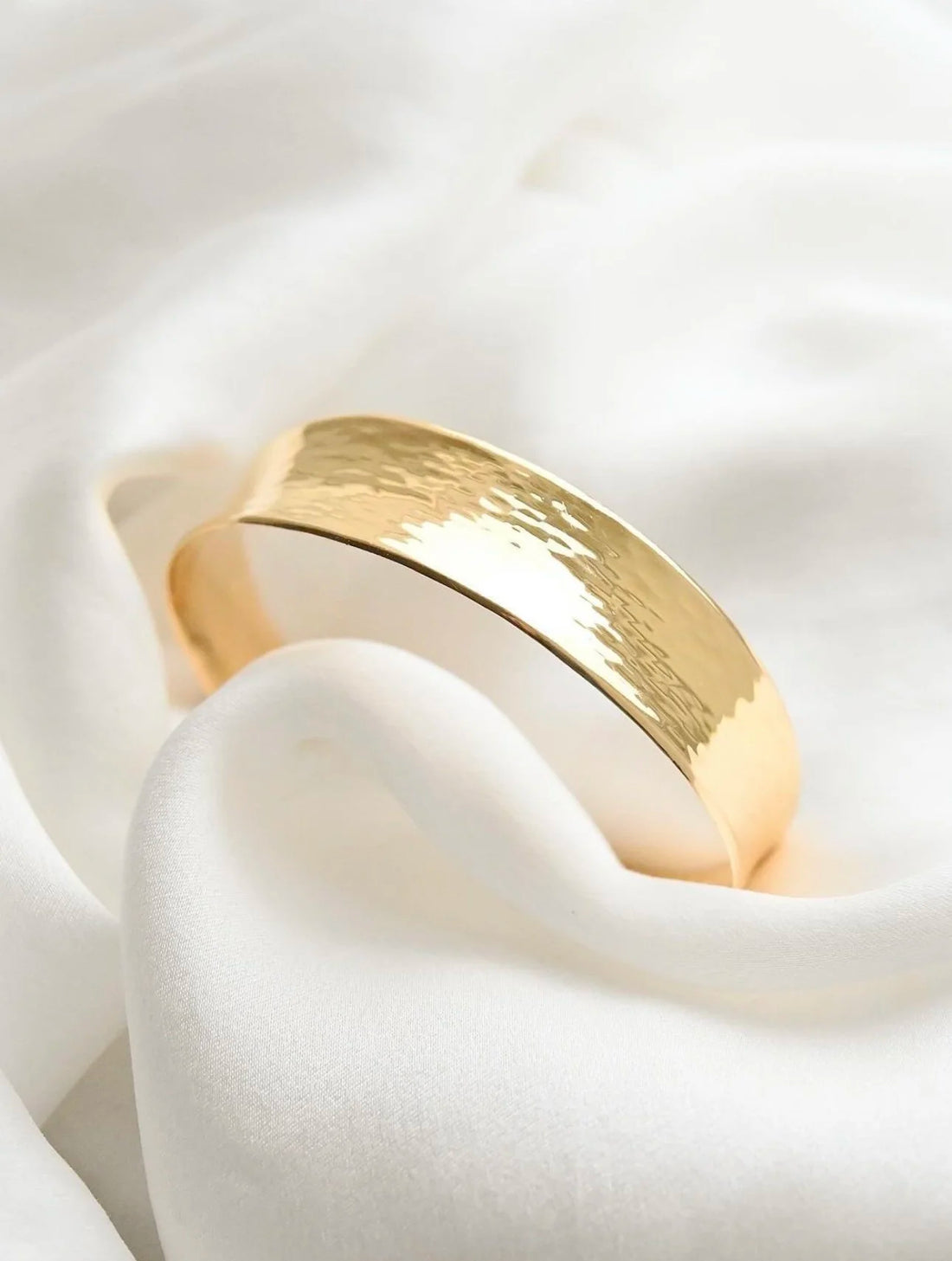 Extraordinary Special Swedish Vintage Cuff Bracelet 18K Gold 1982