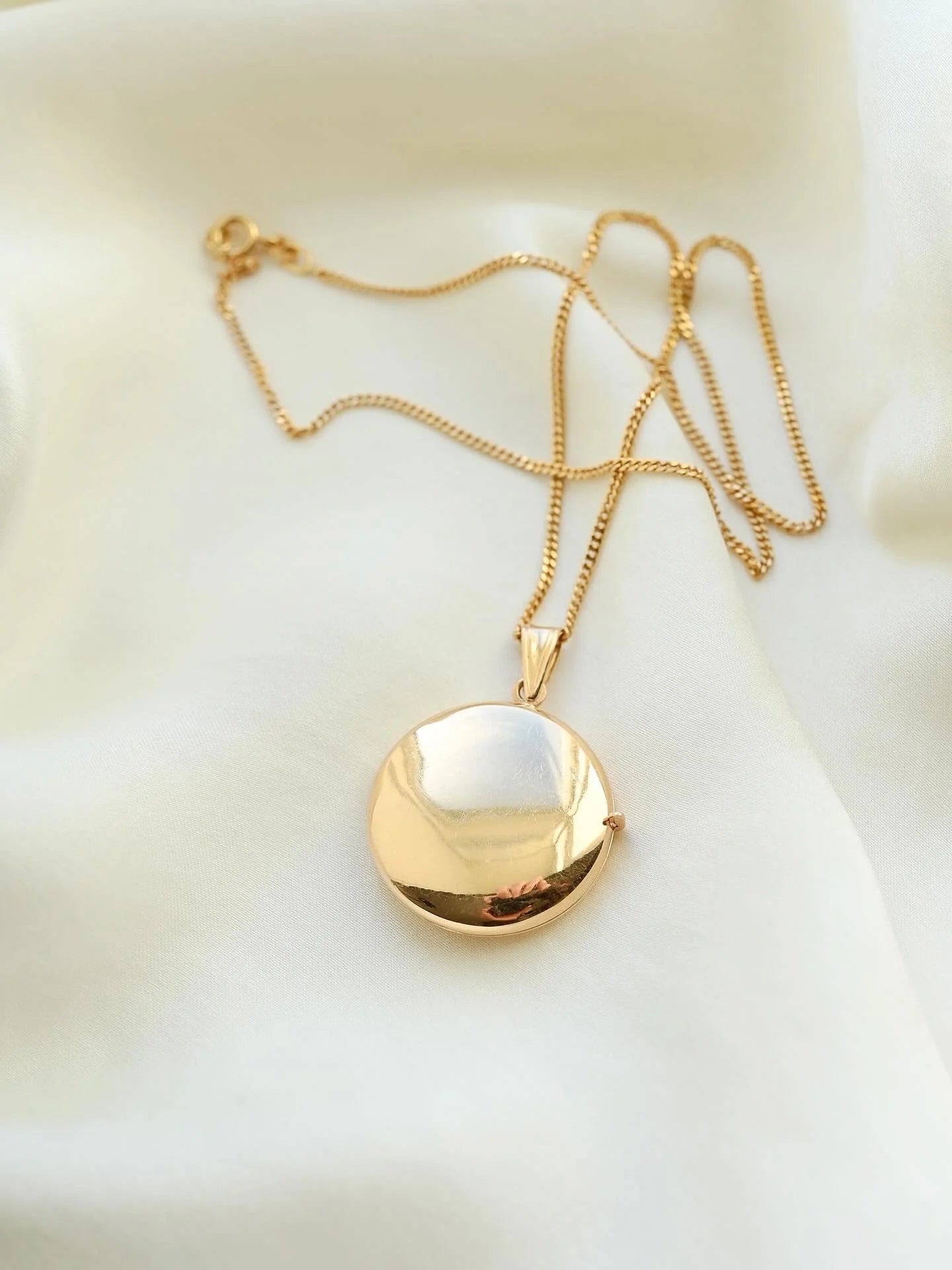 Antique Sun Bubble Pendant on Curb Chain 12 Grams 18K Gold Sweden