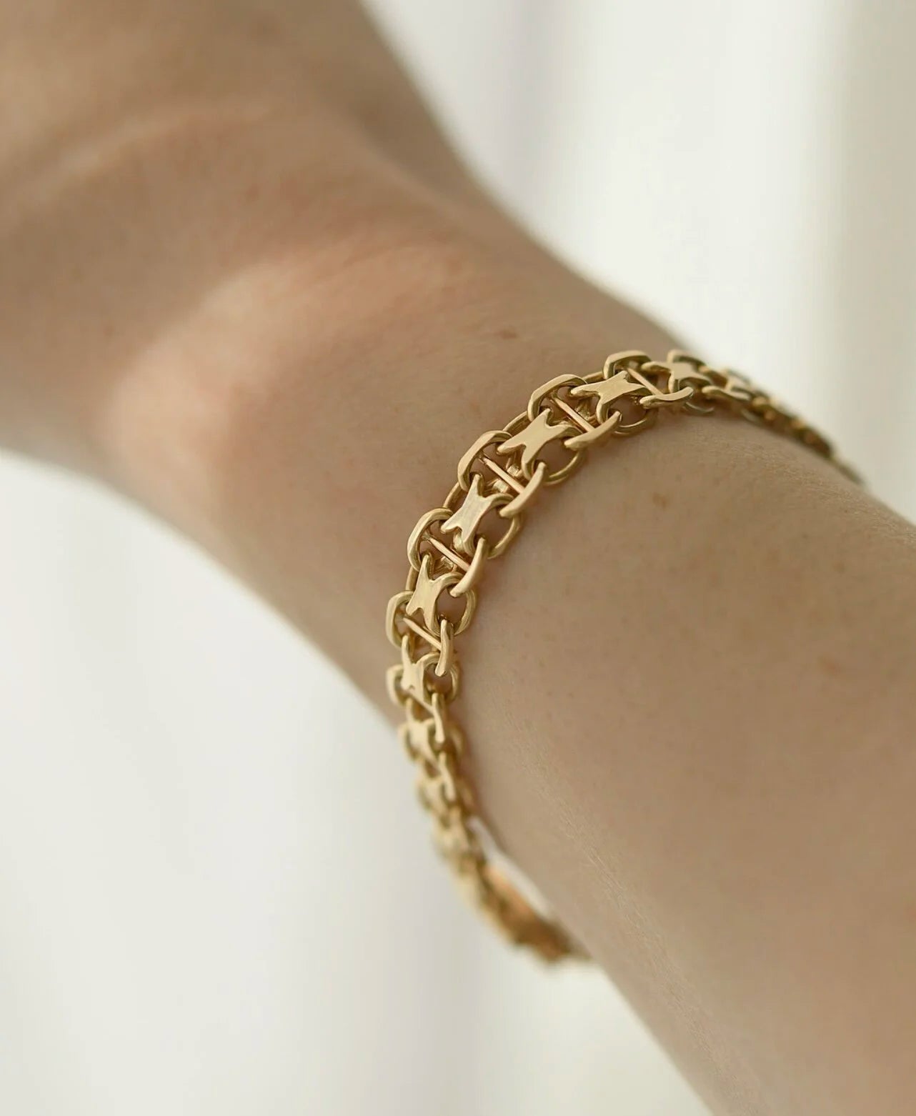 Extraordinary X Link Bracelet 18K Gold 1965