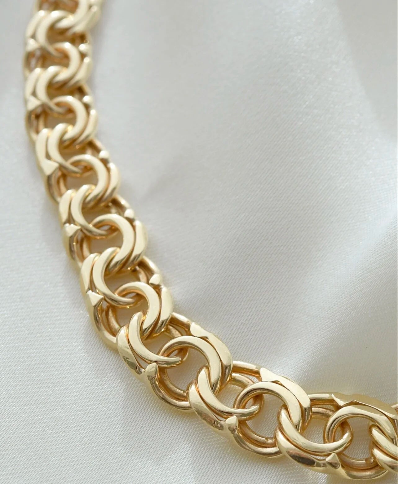 The Best Bismarck Necklace 18K Gold 1968
