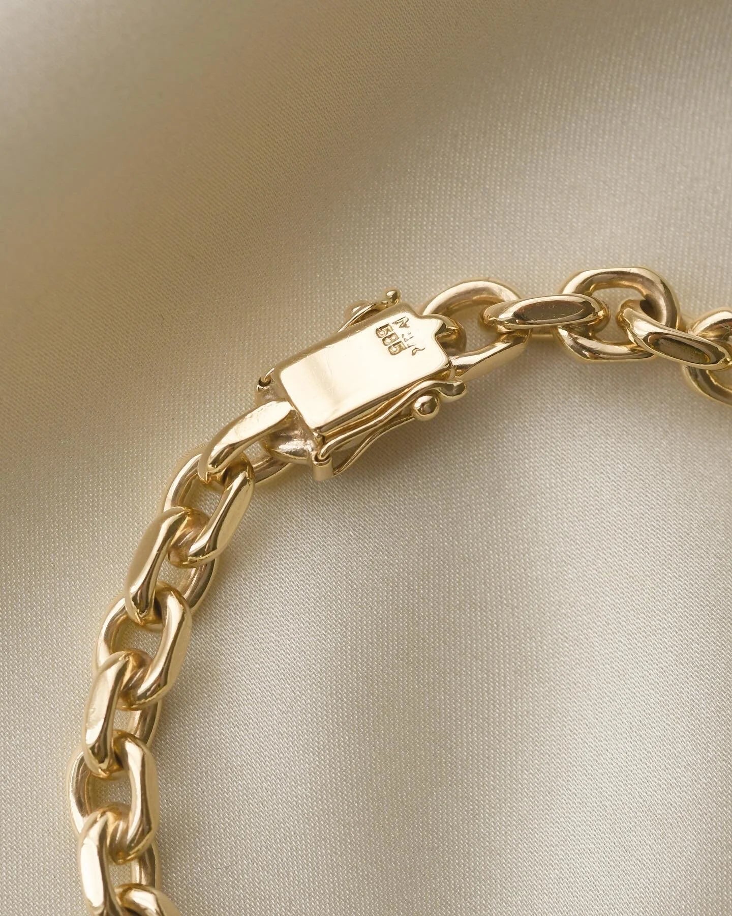 Classic Chunky Anchor Bracelet 14K Gold 1960s