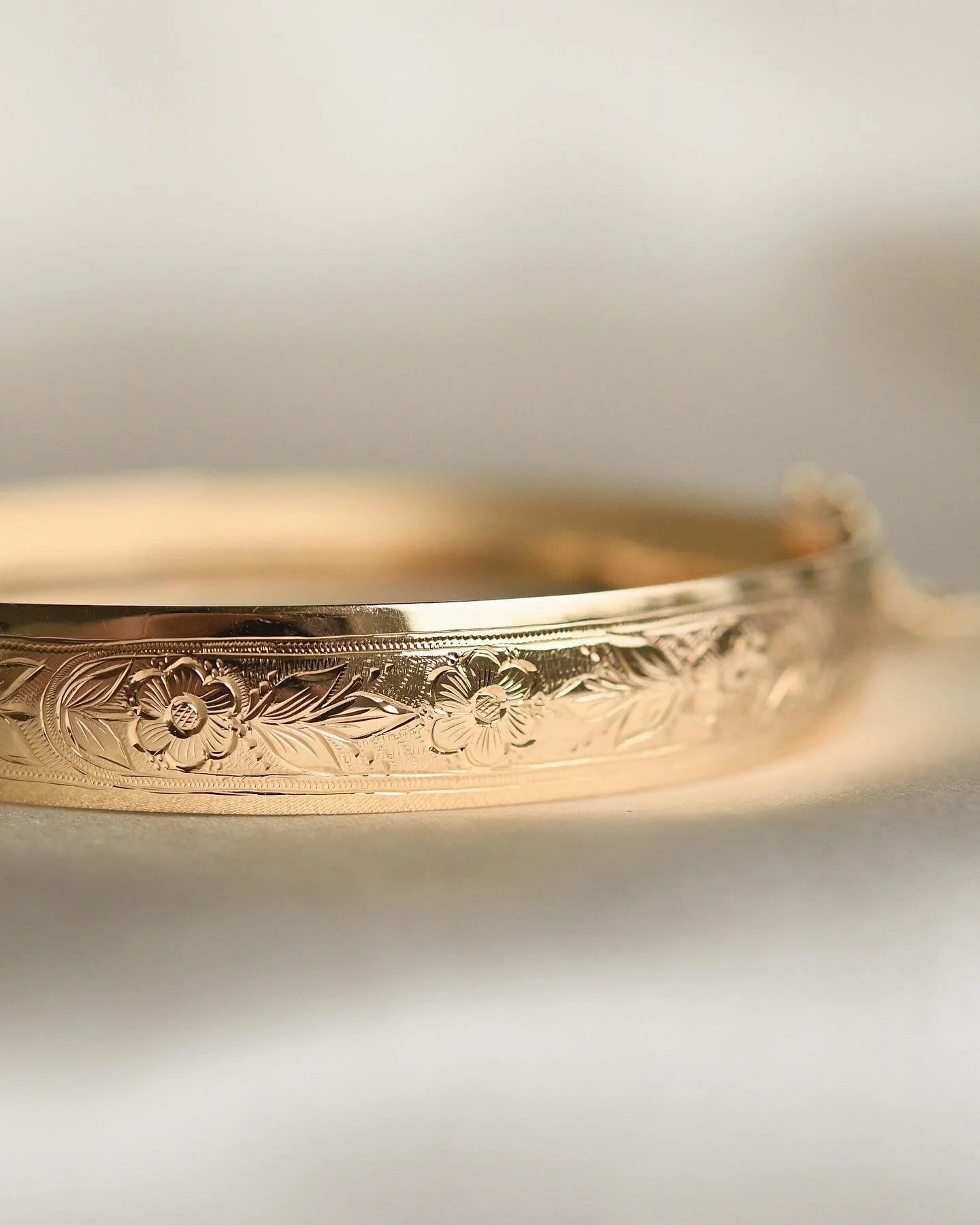 Art Deco Dream Bangle 18K Gold