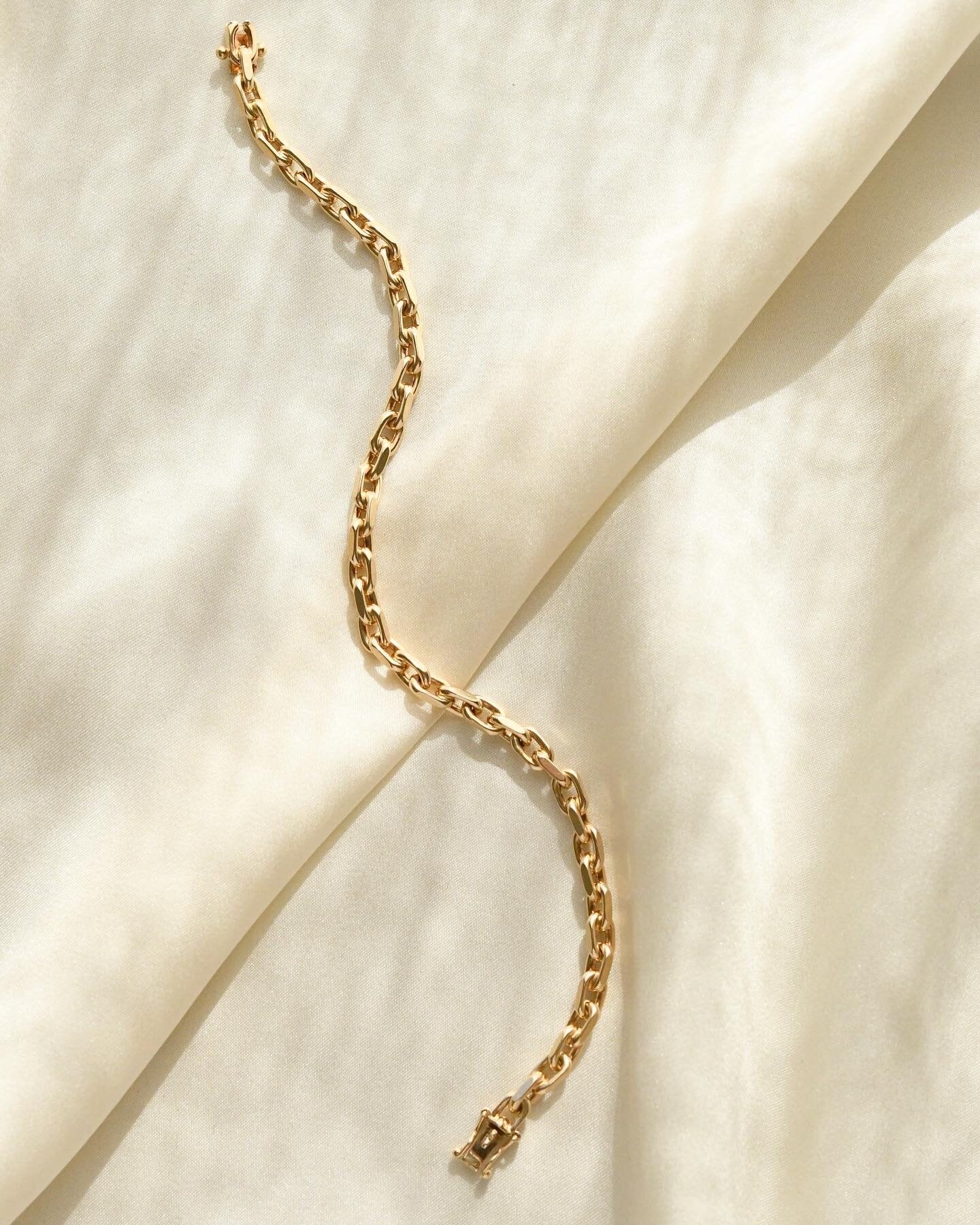Radiant 1990s Anchor Bracelet 14K Gold
