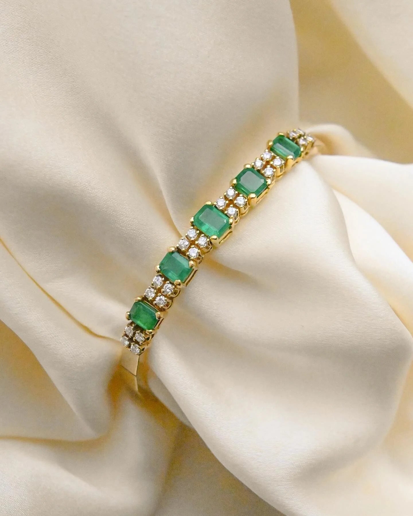 Magical Vintage Emerald and Diamond Bracelet 18K Gold 1970s