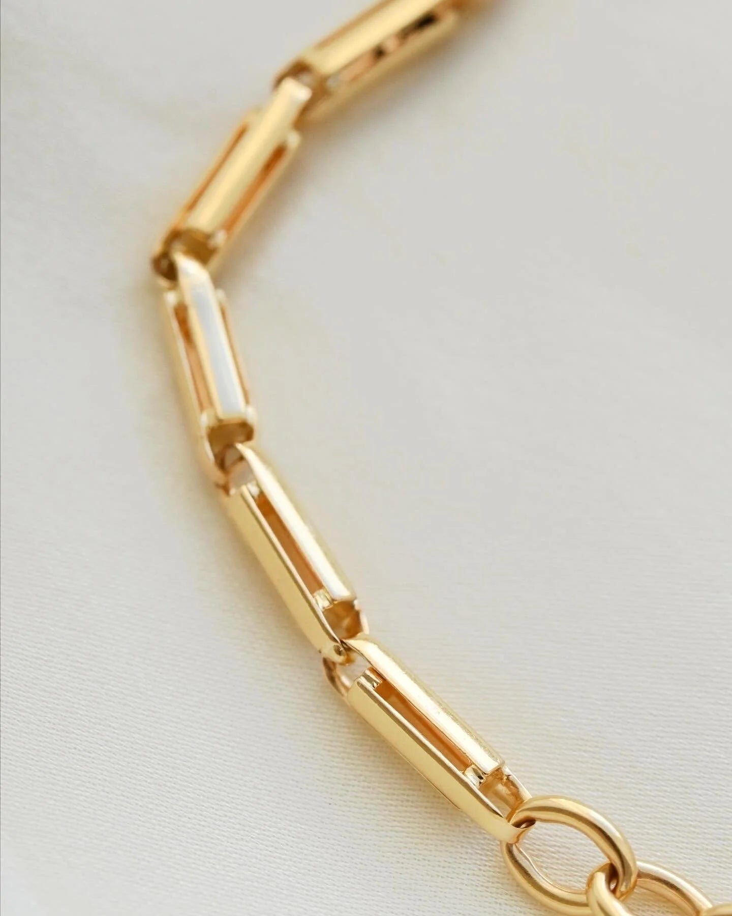 Glowing Antique Chain Bracelet 7.25 Inches 18K Gold 1920s