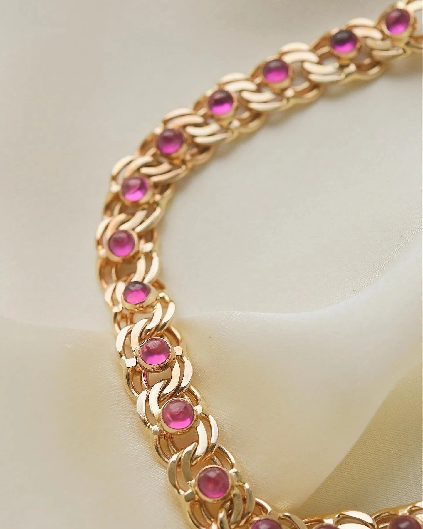 Stunning Special Ruby Cabochon Bracelet 18K Gold 1966