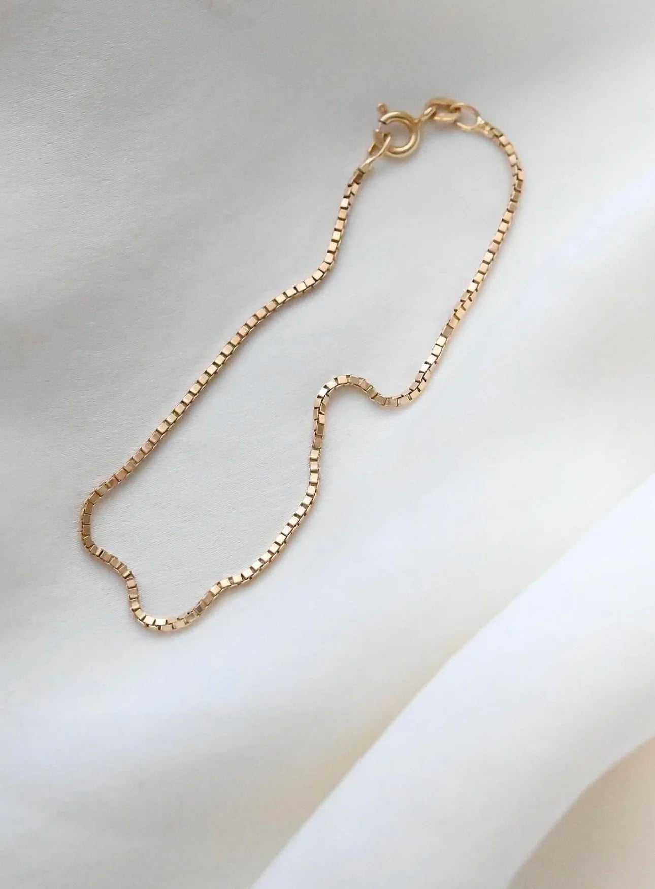 Shimmering Box Link Bracelet 18K Gold Vintage Italy