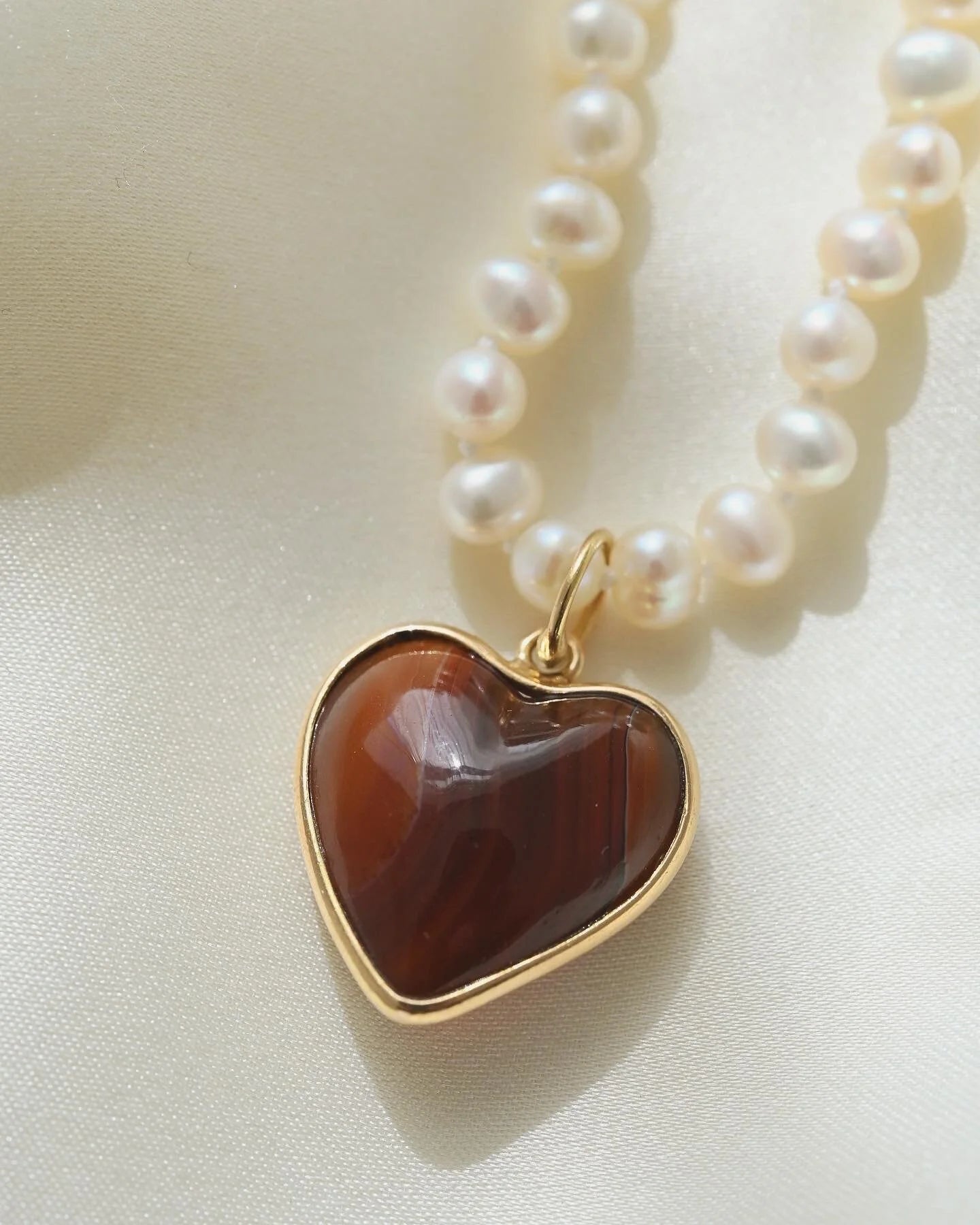 Sublime Banded Agate Heart Pendant 18K Gold