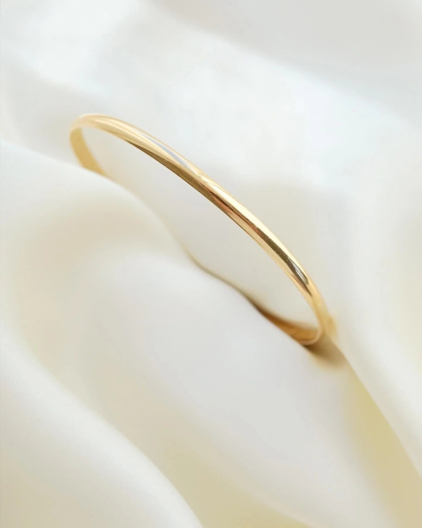 Classic Timeless Antique Swedish Bangle 18K Gold 1927