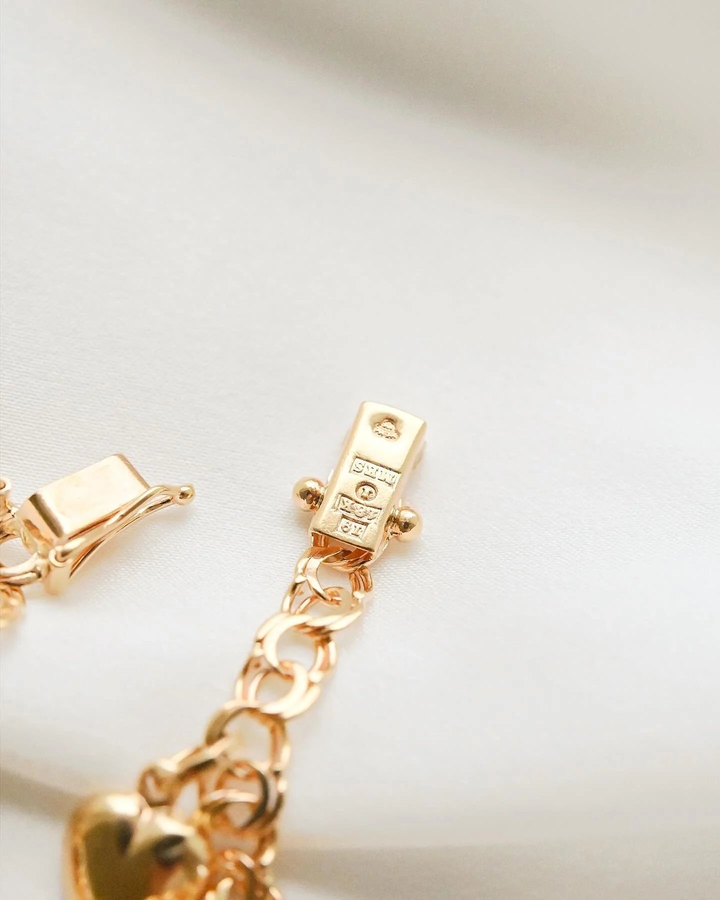 Special Mid Century 10 Charm Bracelet 18K Gold 1959