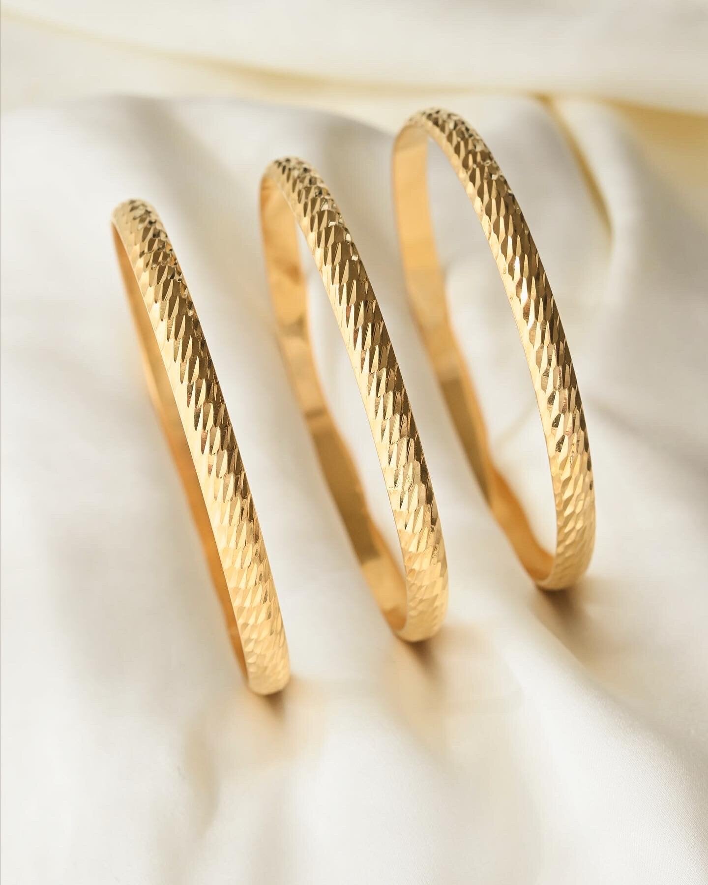 Wide Textured Bangle left!!! Perfect Vintage Bangles 18-21K Gold 1937-1970