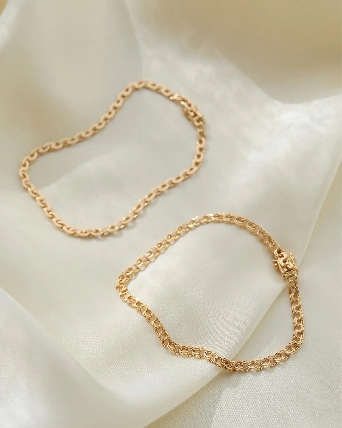 Glowing Vintage Baby Bismarck Bracelet 18K Gold