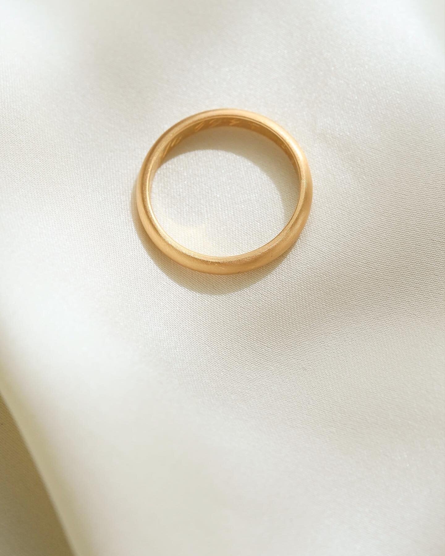 Gorgeous “ANNA” Luminous Antique Wedding Band 20K Gold 1927