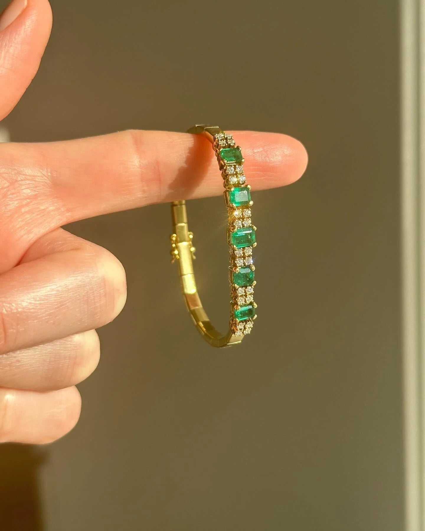 Magical Vintage Emerald and Diamond Bracelet 18K Gold 1970s