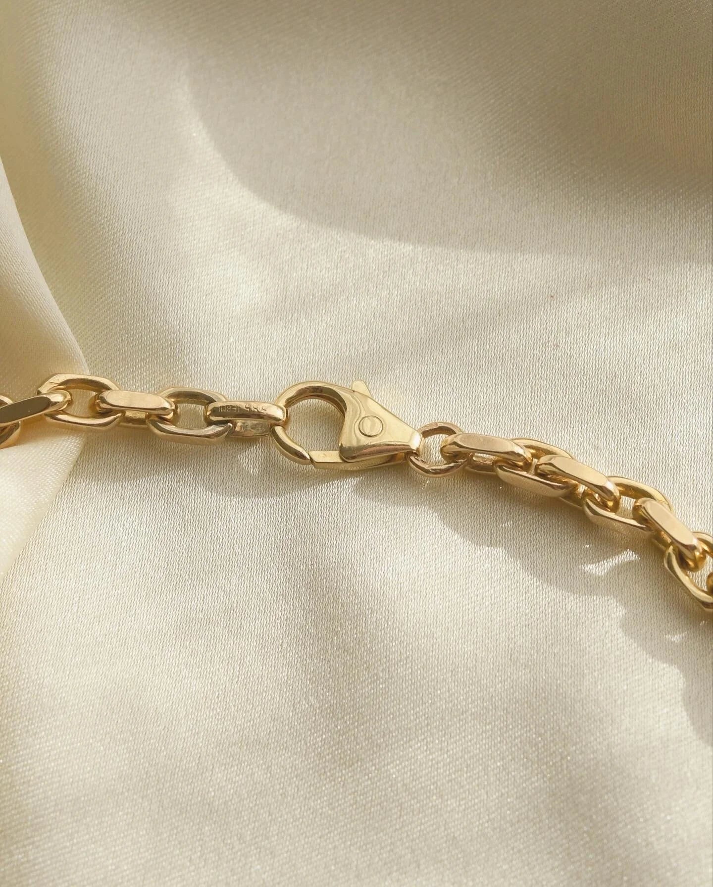 Glowing Vintage Anchor Chain 14K Gold