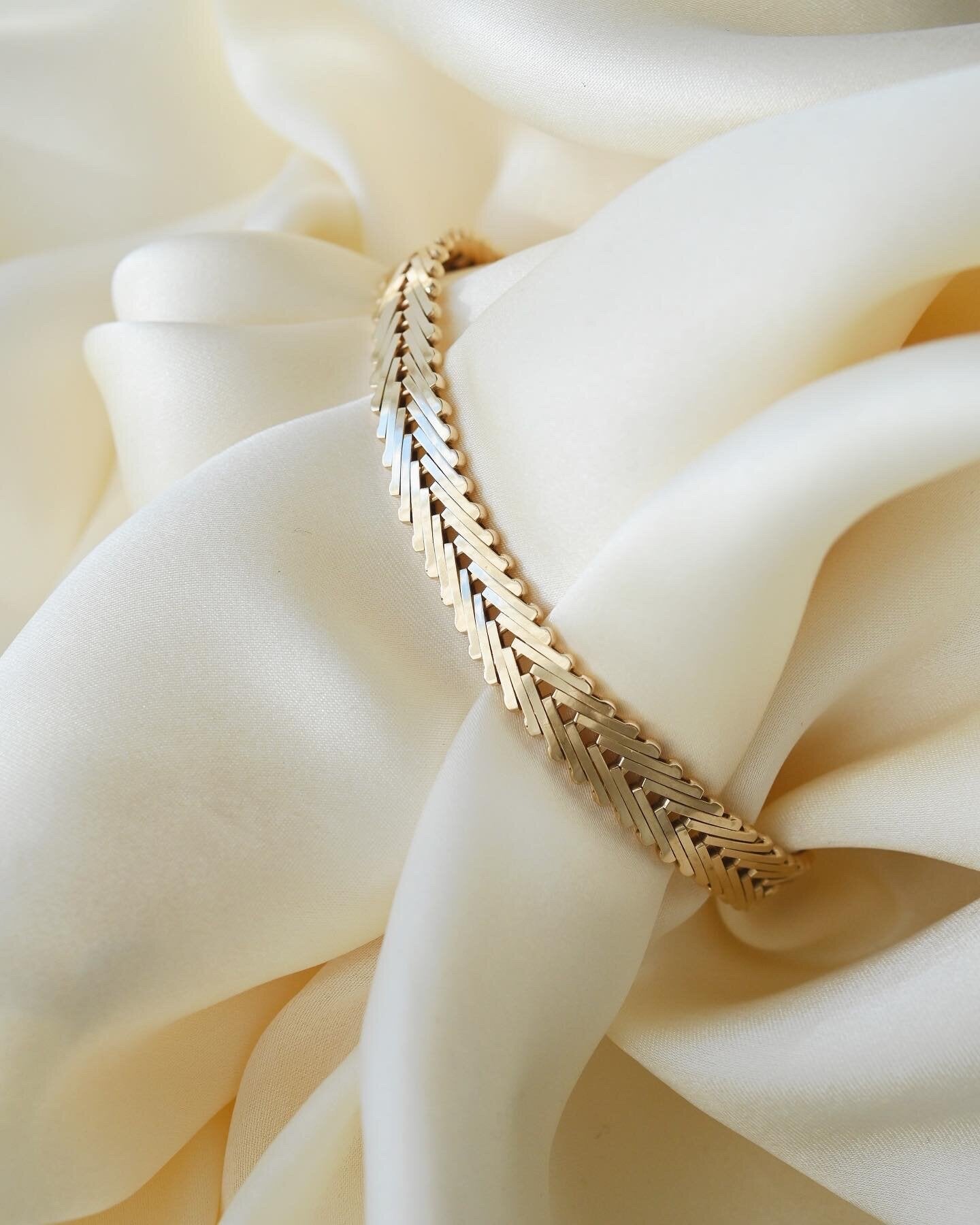 Beautiful Classic Danish Geneva Link Bracelet 14K Gold 1960s