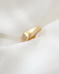 Gorgeous 1 Carat Clean Diamonds Vintage Ring 18K Gold 1970s