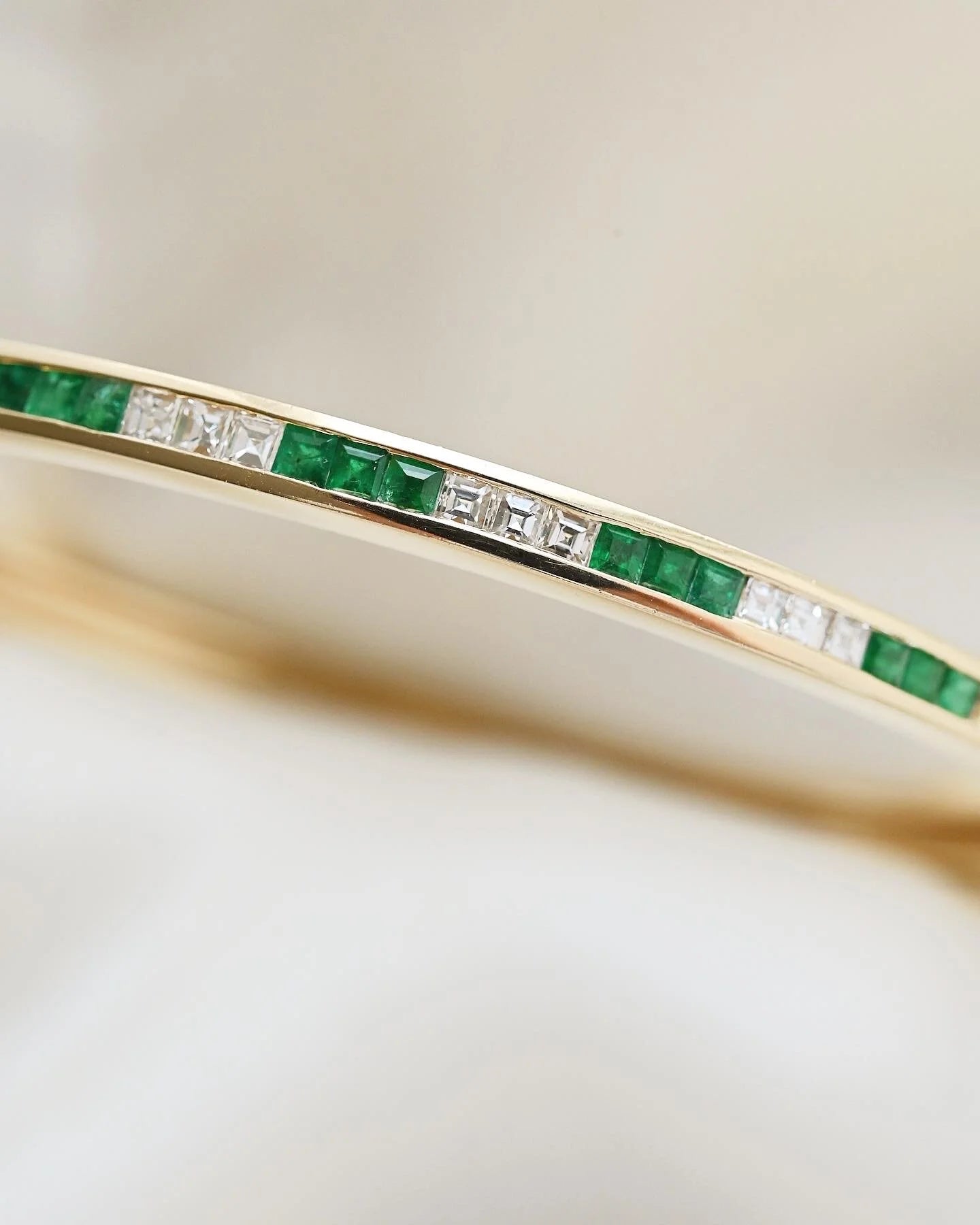 Stunning Carré Cut Emerald x Diamond Vintage Bangle 14K Gold