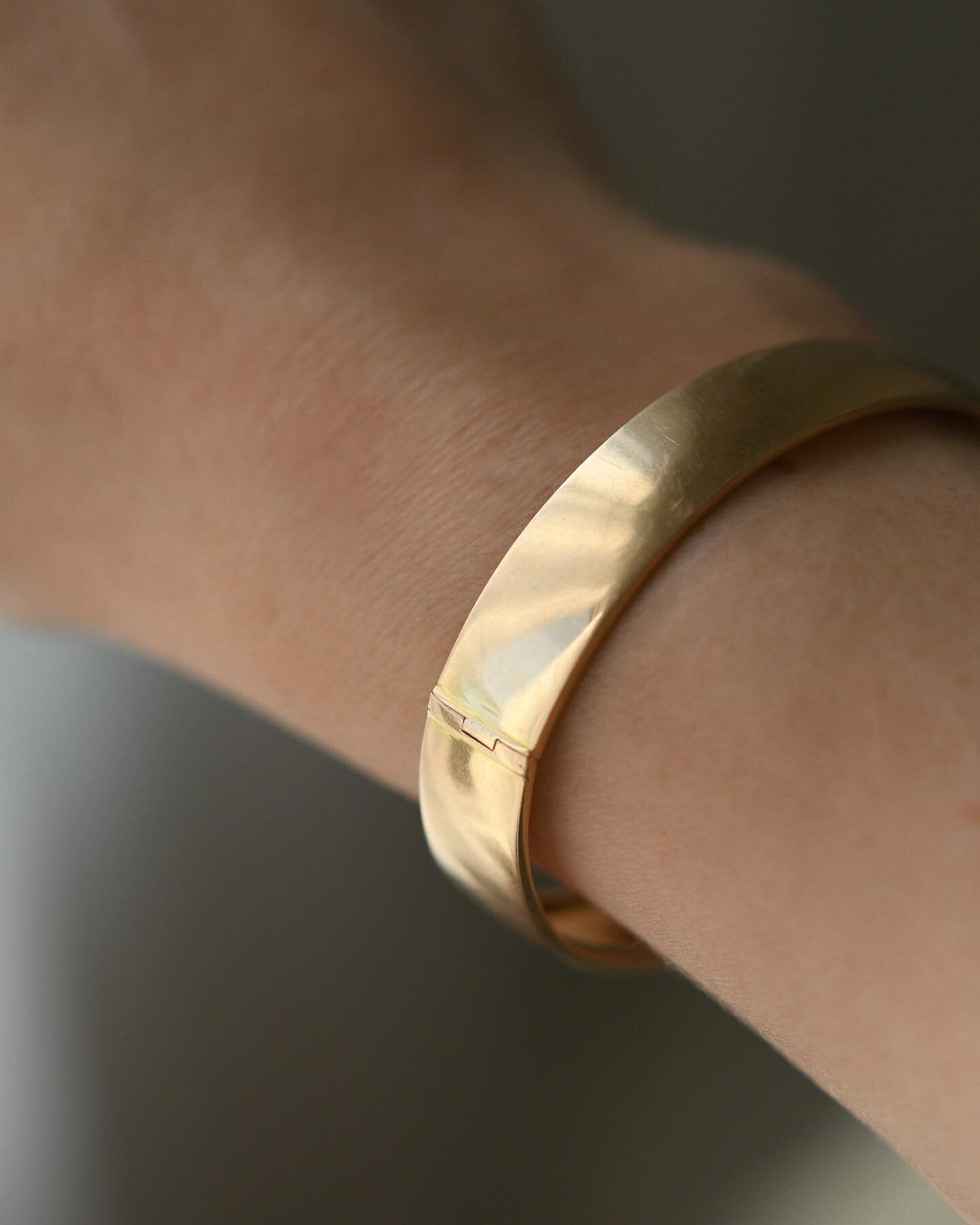 6.7 Inches Polished Vintage Bangle 18K Gold 1970s