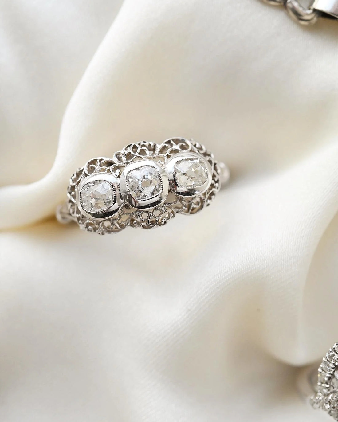 The Perfect Art Deco Ring Old Mine Cut Diamonds 18K White Gold 1925
